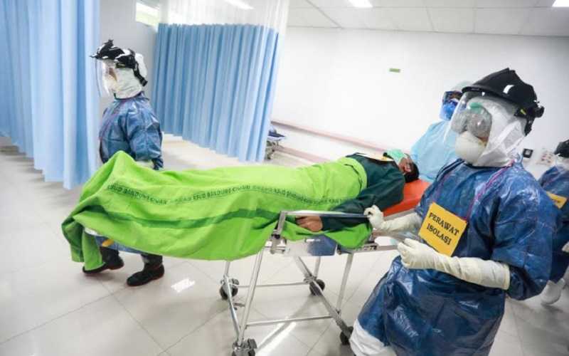 Simulasi penanganan pasien terpapar virus corona