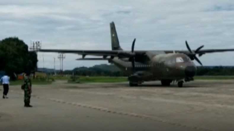 TNI Terbangkan 9 Ton Alat Kesehatan Dari China Dengan Pesawat Hercules