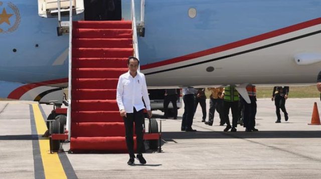 Presiden Jokowi saat tiba di Bandara Hang Nadim akan meninjau RS Darurat Covid-19/Net