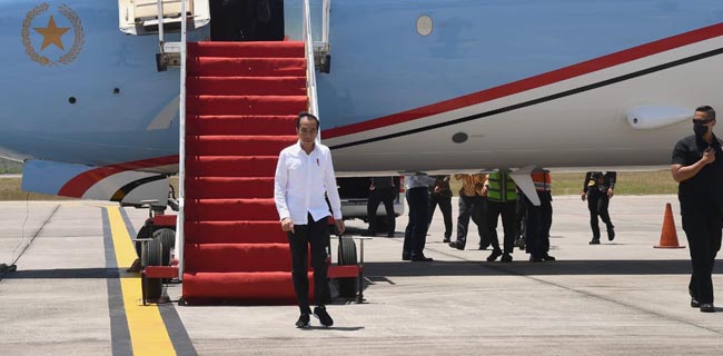 Presiden Jokowi saat tiba di Bandara Hang Nadim akan meninjau RS Darurat Covid-19/Net