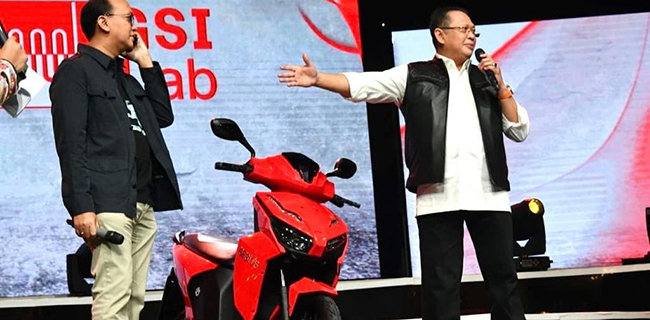 Ketua MPR RI Bambang Soesatyo dalam lelang motor listrik Presiden Joko Widodo/Net