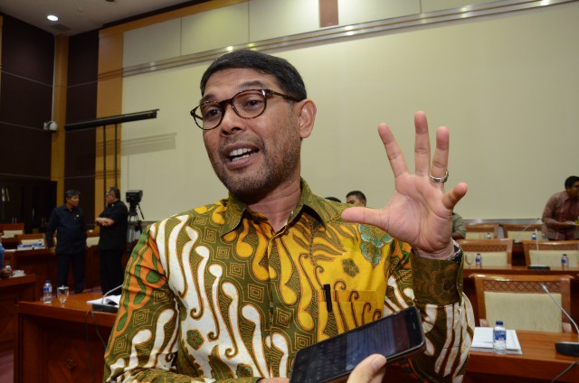 Desak Jokowi Jelaskan Maksud Berdamai Dengan Covid-19, Nasir Djamil: Apa Kata Dunia?"