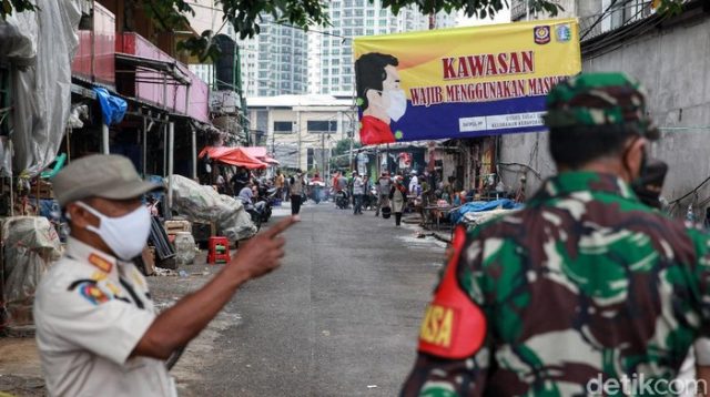 Foto: Pasar Kebayoran Lama sempat ditutup (Ari Saputra/detikcom)