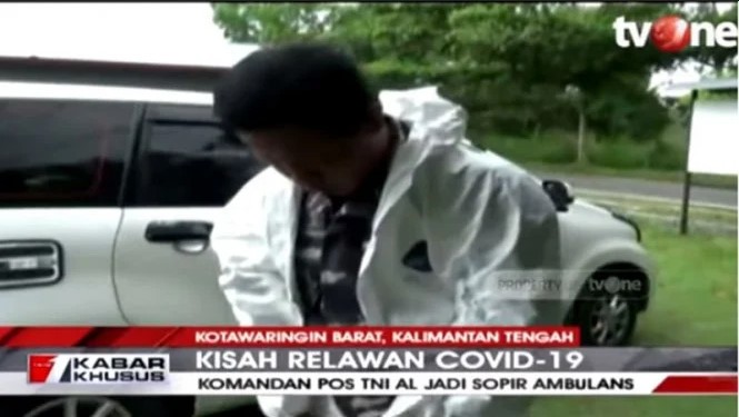 TNI AL jadi sopir ambulan dadakan. (Foto: VIVA.co.id)
