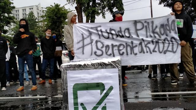 Demo di Gedung Sate, Pemuda Bandung Desak Pilkada Serentak Ditunda