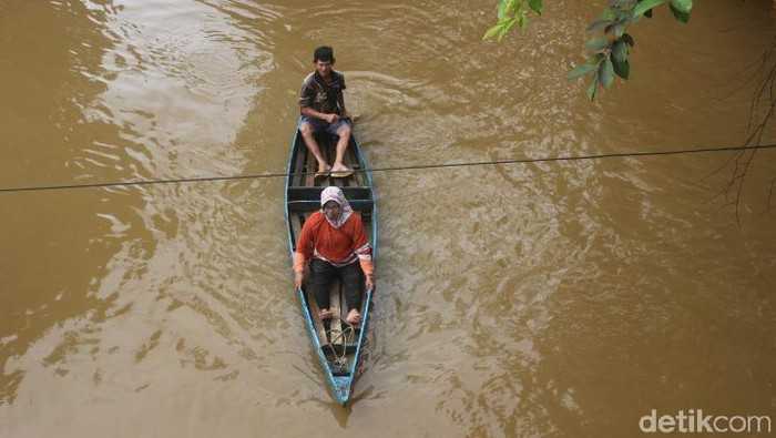 Diungkit Fadli Zon Saat Sindir Jokowi Motoran, Begini Kondisi Banjir Sintang